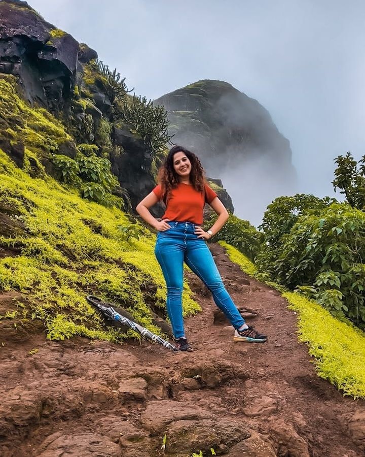 9 Unique Ways To Pose In The Mountains 9 Unique Ways To Pose In The Mountains