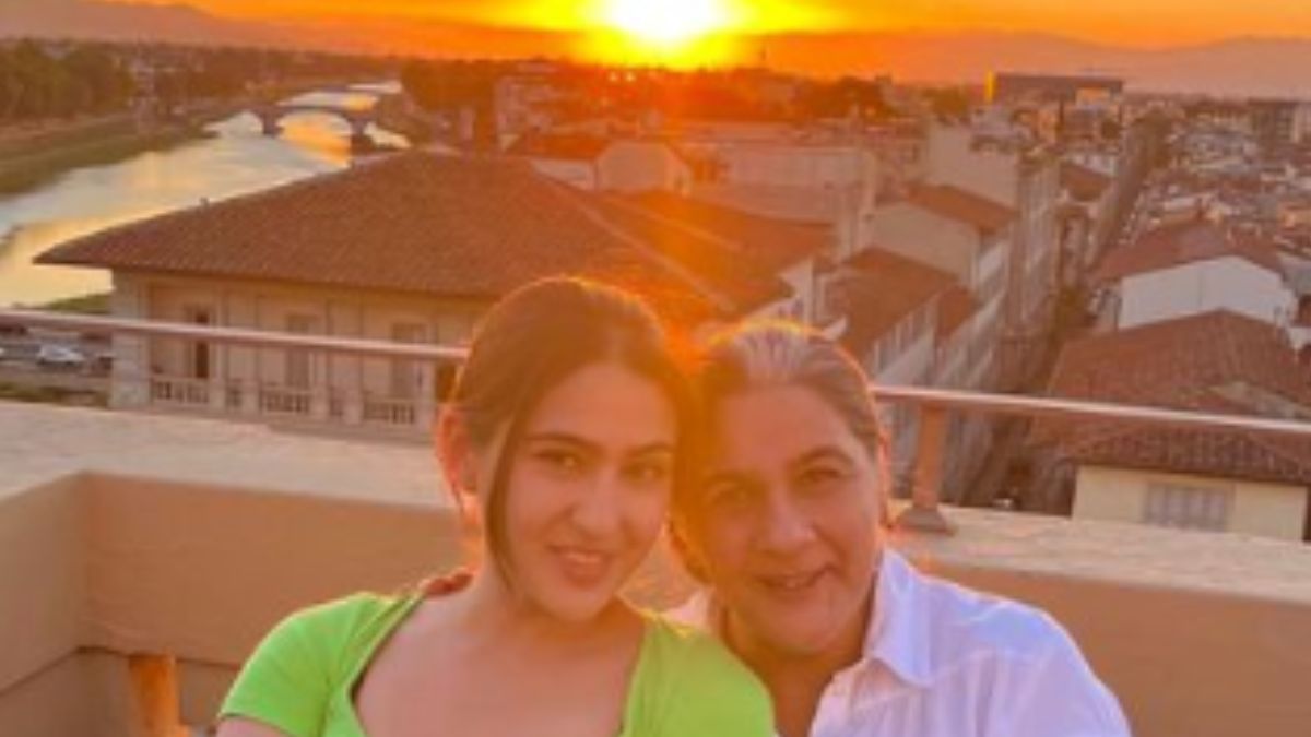Sara Ali Khan & Mom Amrita Singh Soak In Golden Hour Sunset In Florence