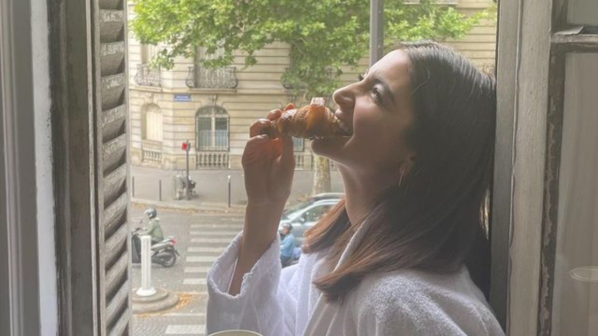 Anushka Sharma And Her Pristine White Hotel Room In Paris Are What European Dreams Are Made Of!