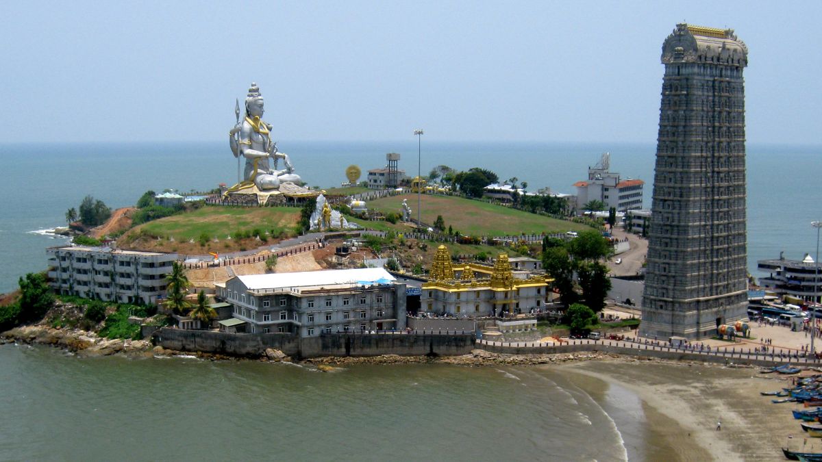 Murudeshwar Temple In Karnataka Is Surrounded By Water On All Three Sides