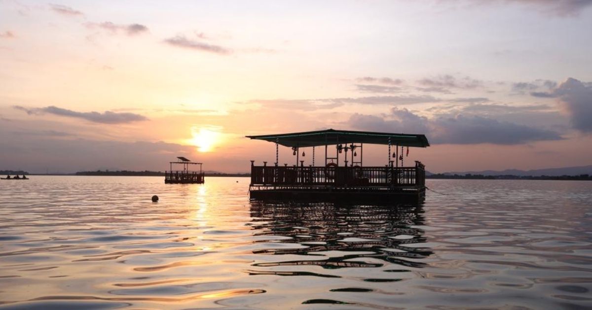This Floating Restaurant In Odisha Lets You Dine In The Middle Of A River