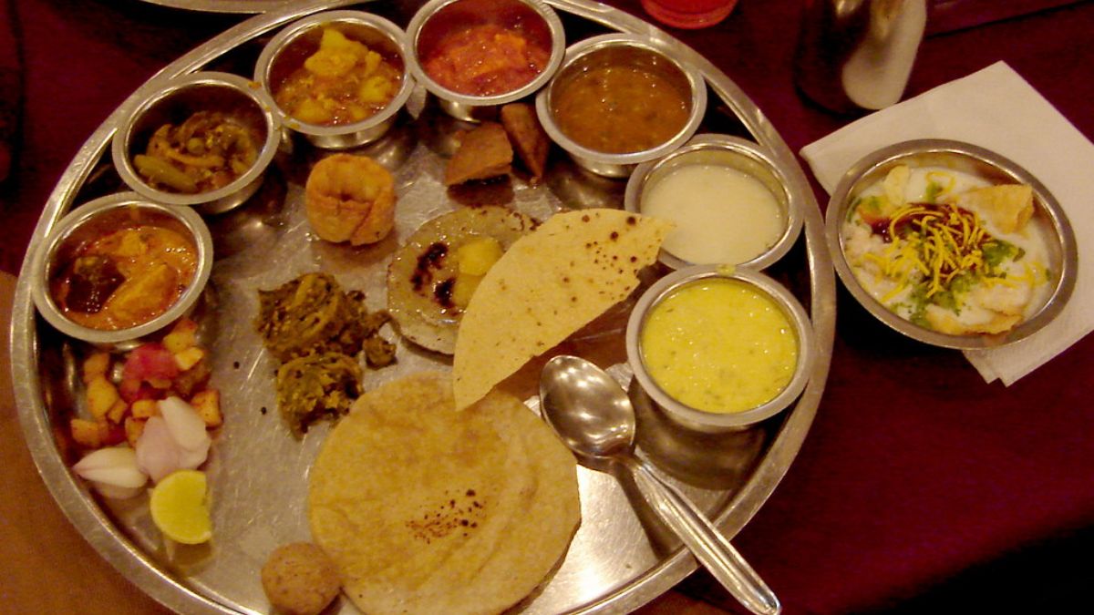 This Pune Restaurant Offers An Unlimited Indian Thali At Just ₹400