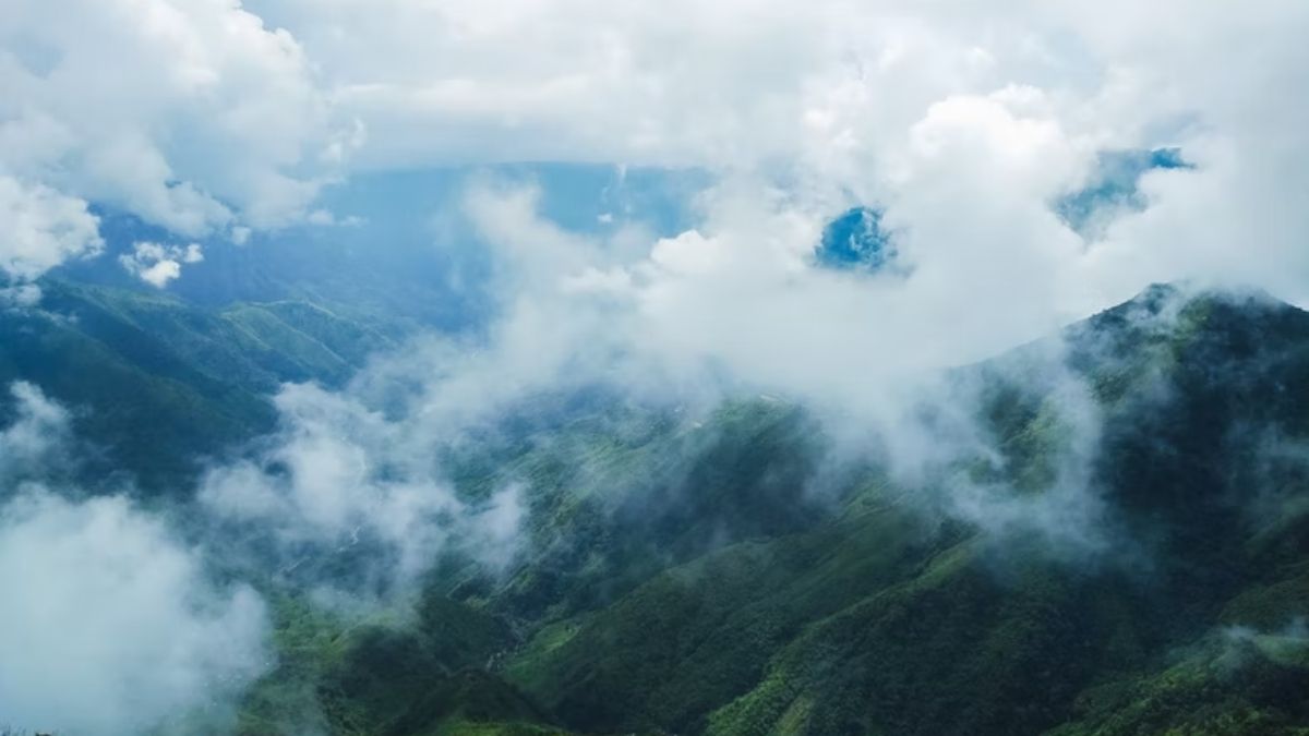 5 Places In India Where You Can Walk in the Clouds
