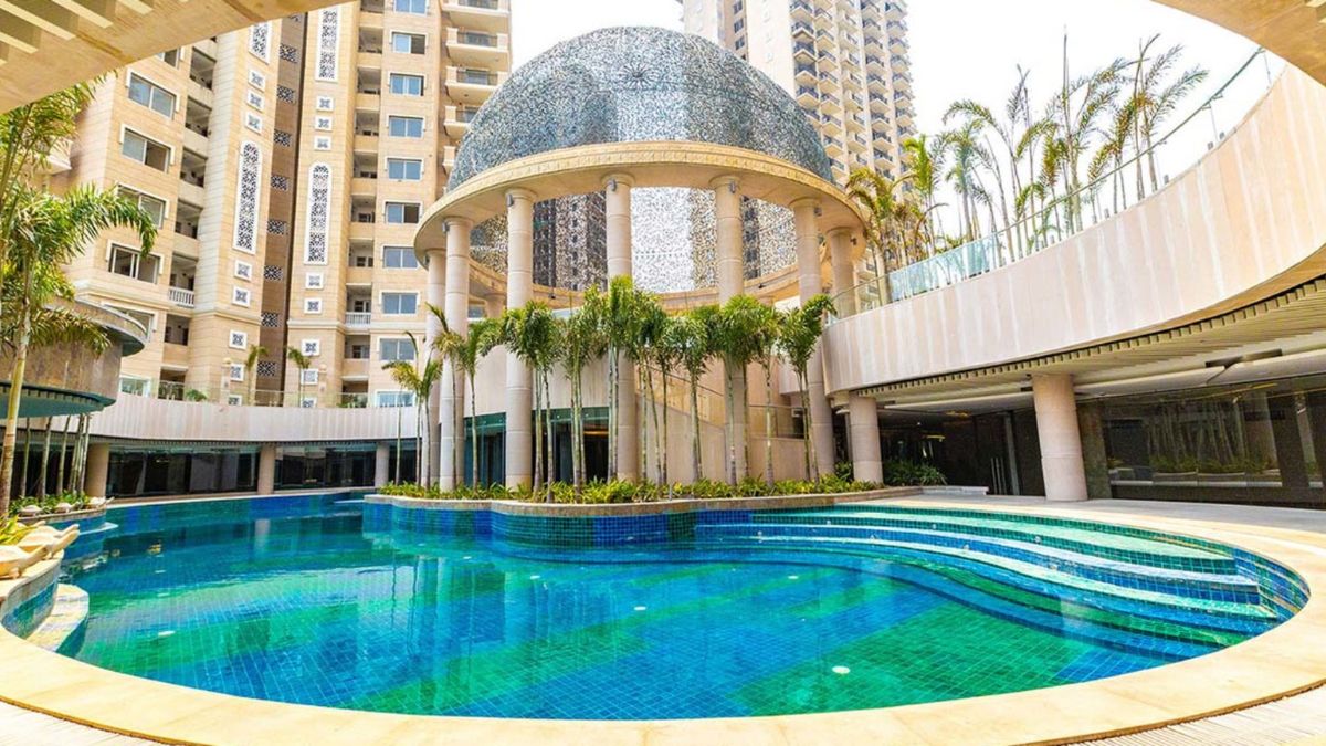 5 Stunning Pool Properties Near Noida That Offer A Luxurious Staycation