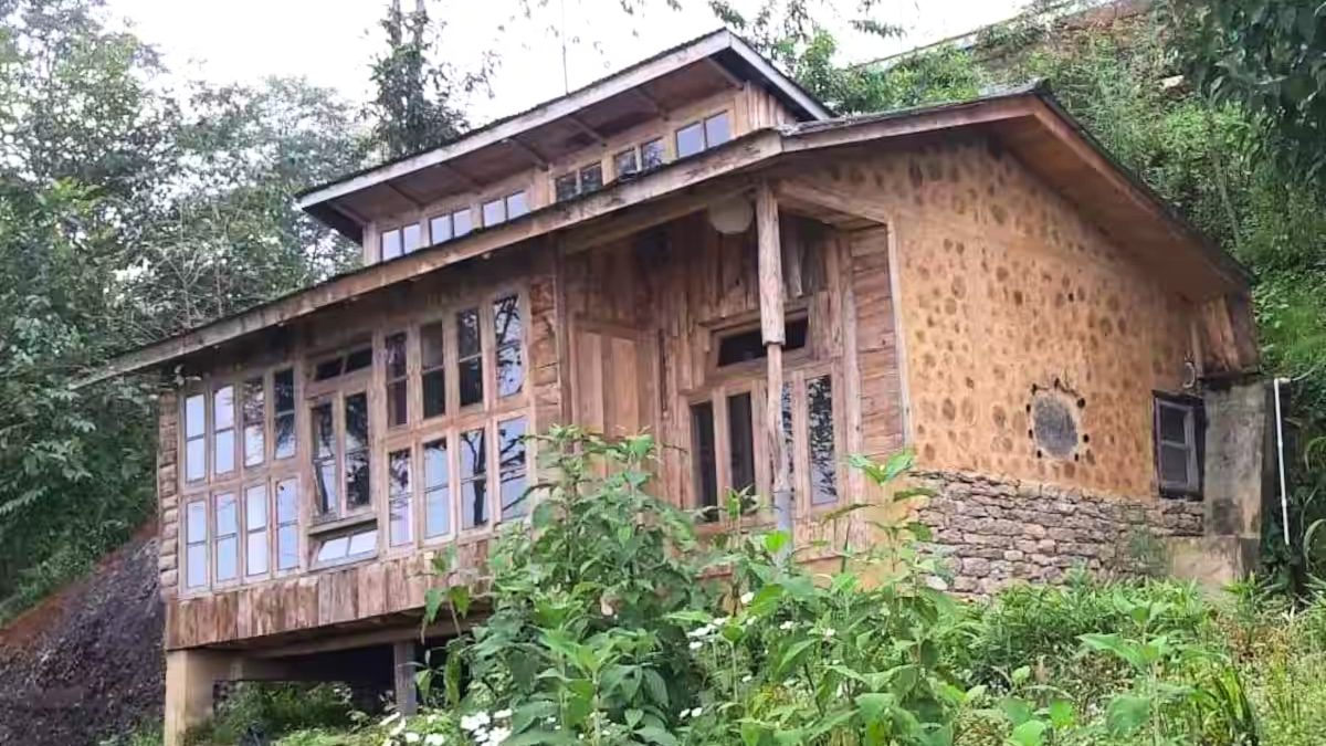 This Wood And Stone Cabin Near Darjeeling Can Be Booked At Just ₹1,028 Per Night