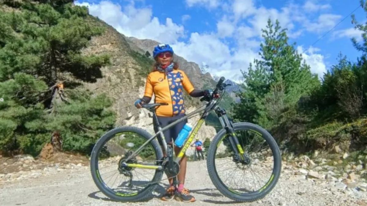 This 45-Year-Old Woman From Pune Broke Records By Cycling From Leh To Manali In 55 Hours