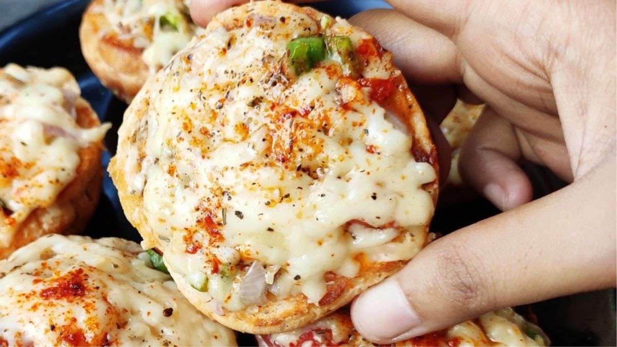 Here’s How To make Mini Cheese Burst Pizza At Home