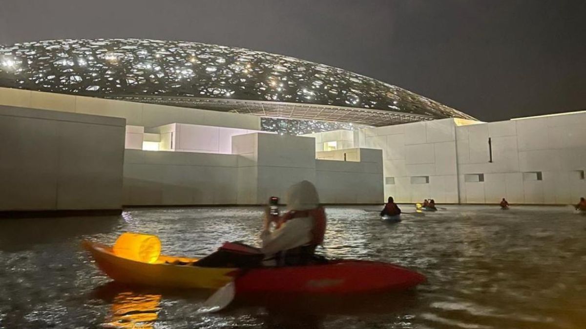You Can Now Go For An Incredible Full Moon Kayaking Tour At Louvre Abu Dhabi