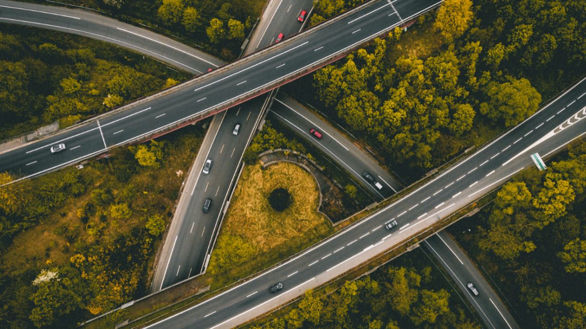 This New Green Expressway Cuts Chennai To Bangalore Travel Time To 2 Hours