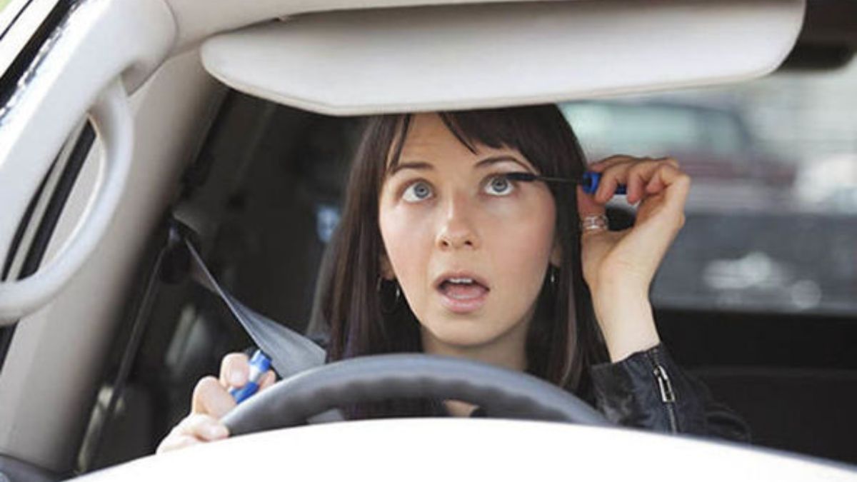 Pay Dh800 Fine For Using Phone, Fixing Makeup While Driving In UAE