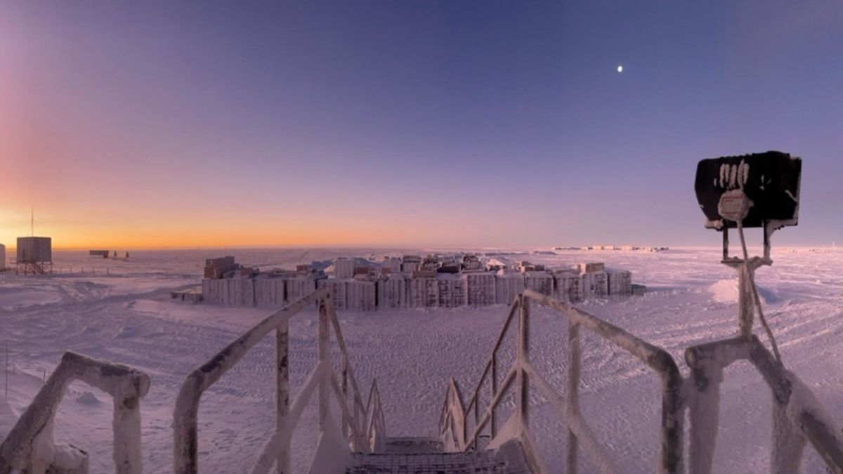 Antarctica Sees Sunrise After 4 Months Of Darkness And The Visuals Are Surreal