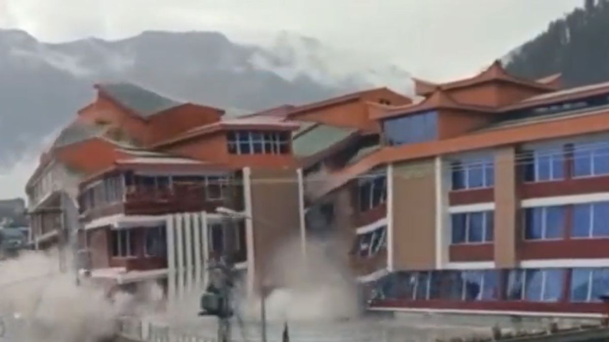 Terrifying Video Of Multi-Storey Luxury Hotel In Pakistan Getting Sweeped Away In Floods Goes Viral
