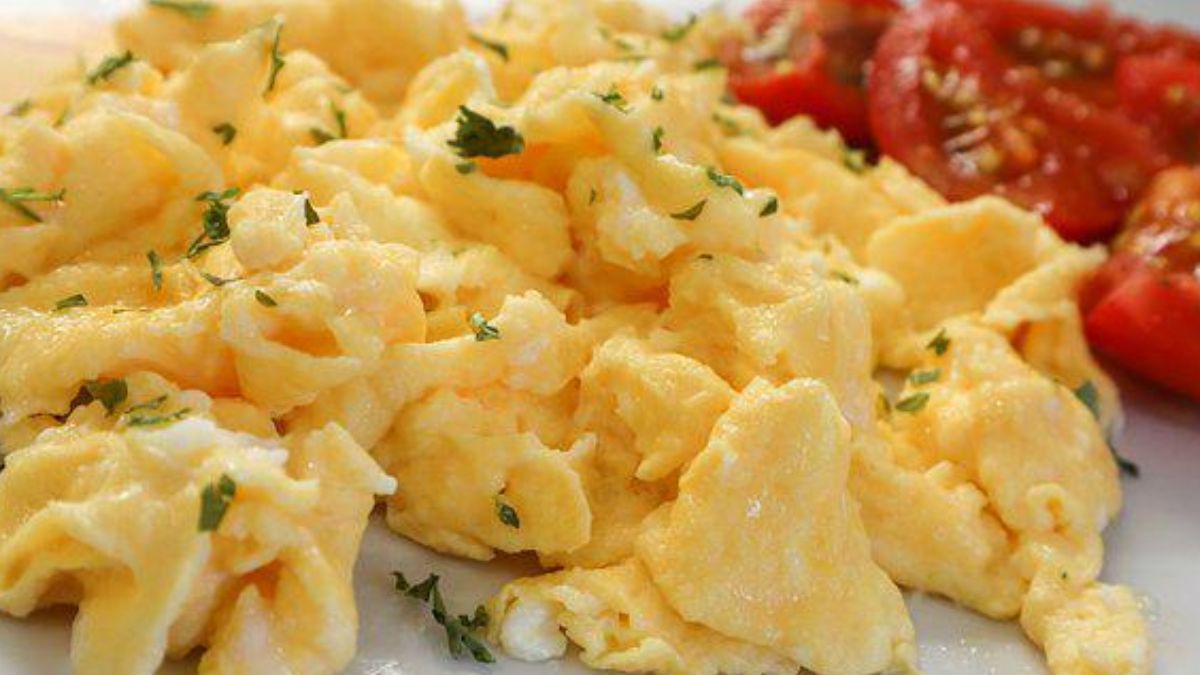 This Is The Right Way To Make Scrambled Eggs At Home
