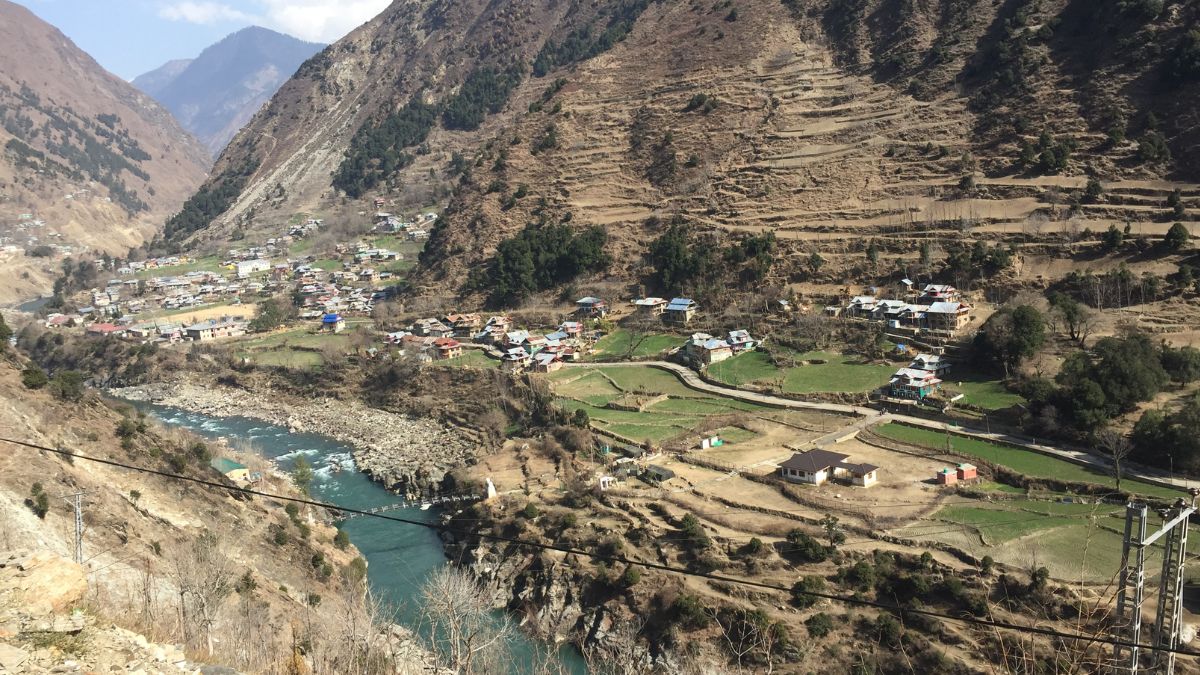 This Unique Village In Kashmir Is Half In India And Half In Pakistan
