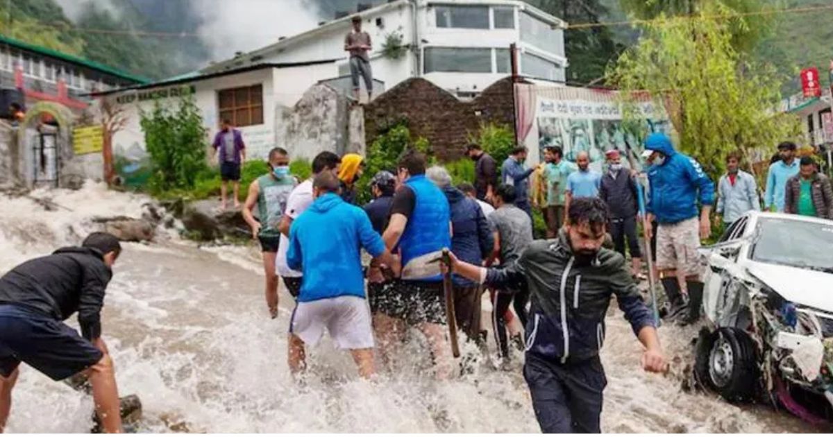Himachal Not Safe For Travel As Hundreds Of Tourists Left Stranded After Flash Floods