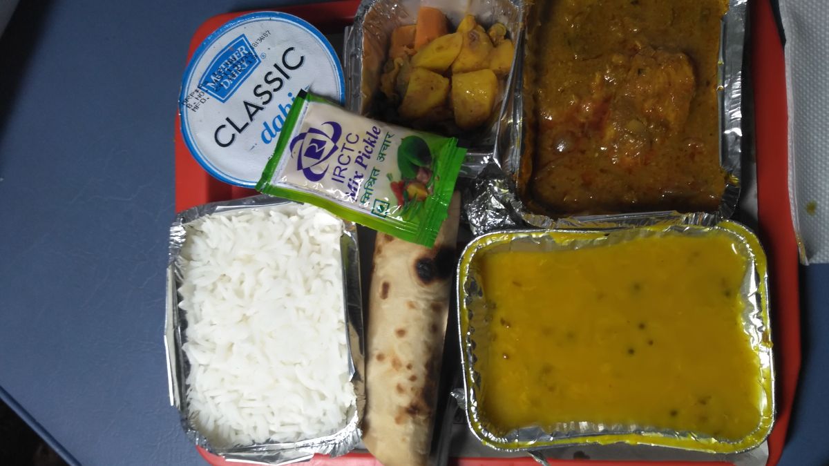 You Can Now Order Food Through WhatsApp While Travelling By Train