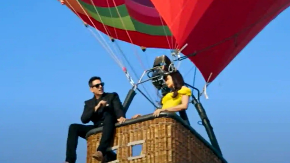 akshay kumar and rakul preet singh dance on hot air balloon