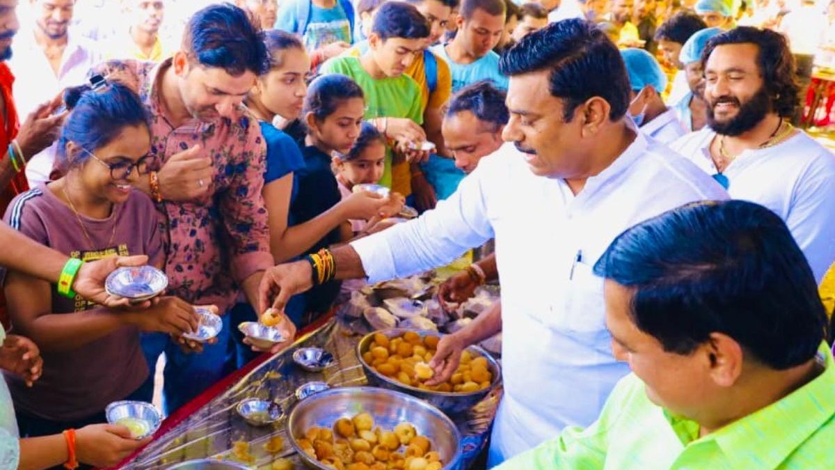 MP Pani Puri Seller Distributes 1.01 Lakh Free Pani Puri To Celebrate Daughter’s Birthday