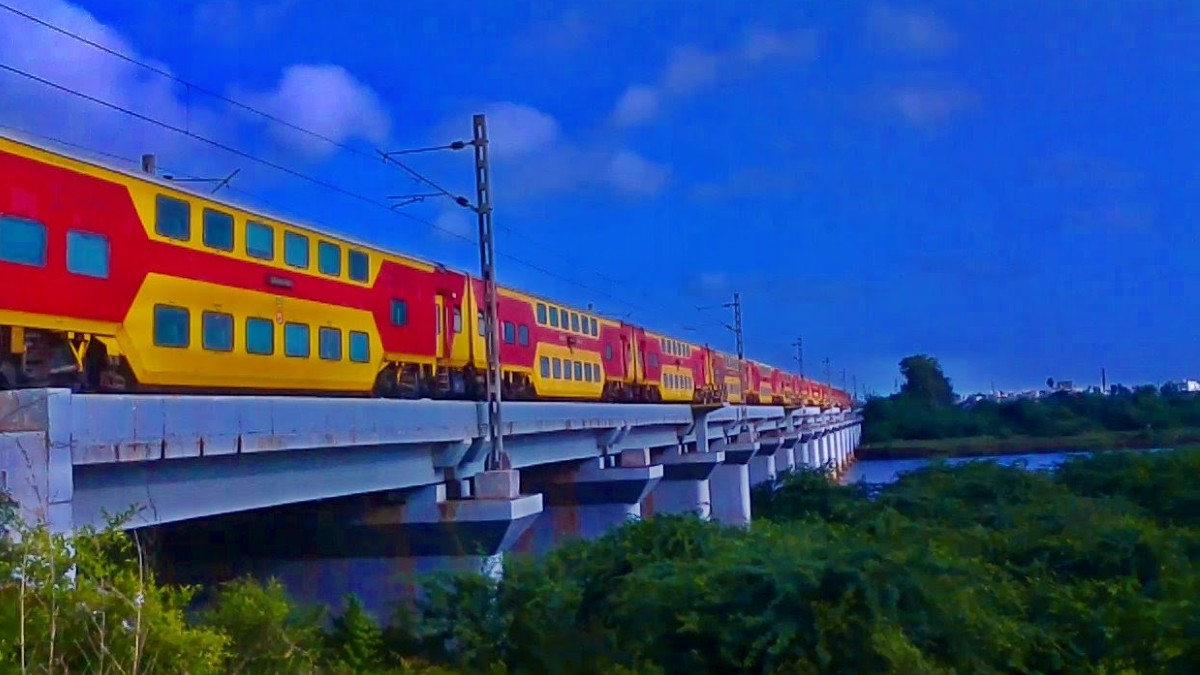 Here’s A Glimpse Into India’s Fastest Double Decker Train Between Ahmedabad And Mumbai