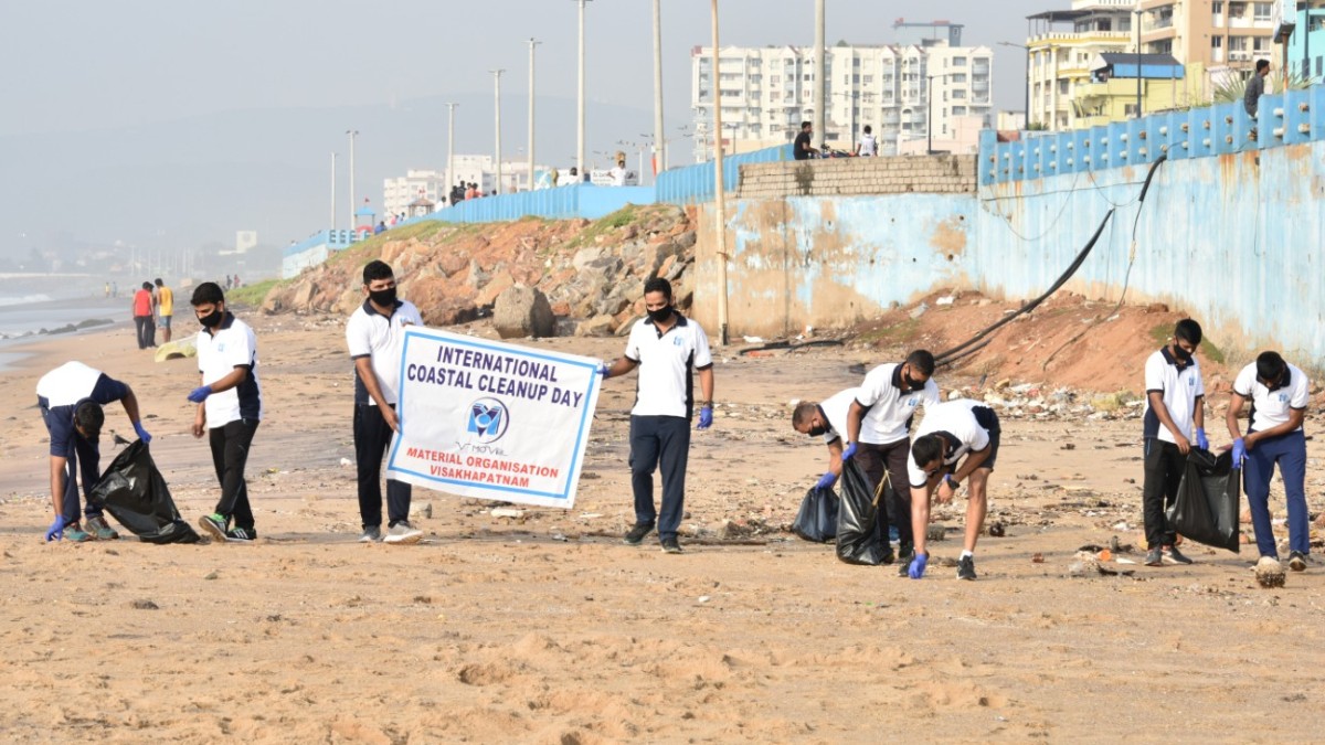 22,000 People Create World Record For Removing 76 Tonnes Plastic From Vizag Beach