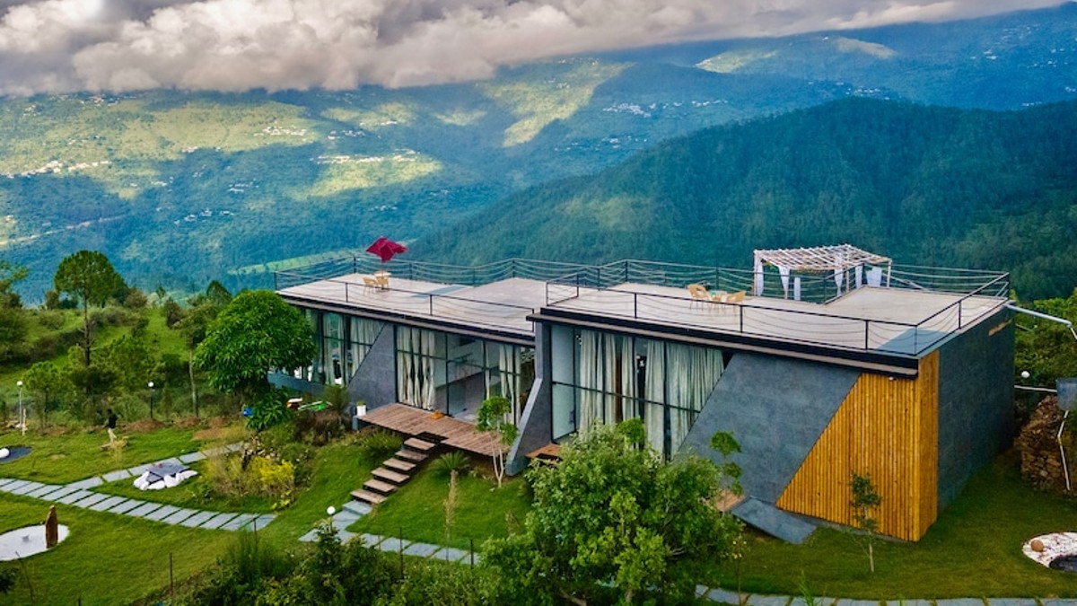 Enjoy Panoramic Views Of The Himalayas At This Solar-Powered Glasshouse In Ranikhet