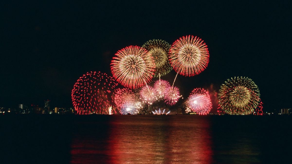 Go Watch Fireworks At The Huis Ten Bosch Theme Park In Nagasaki, This October