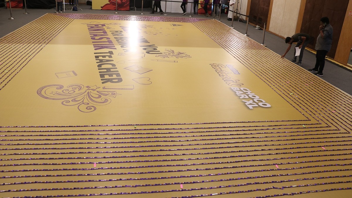 Candyman Fantastik Chocobar XL Achieves Guinness World Records For Offering XL Tribute To Teachers