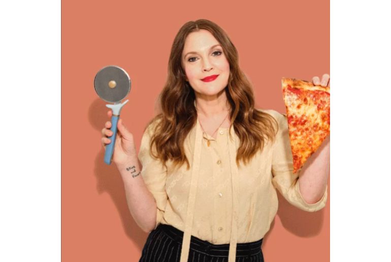 Drew Barrymore Has The Most Unique Way Of Eating Pizza