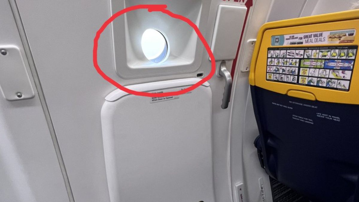 Airline Jokes With Passenger For Not Getting Window Seat Despite Paying; Gets Slammed