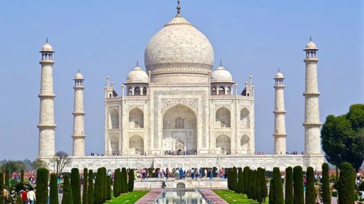 No commercial activities near Taj Mahal