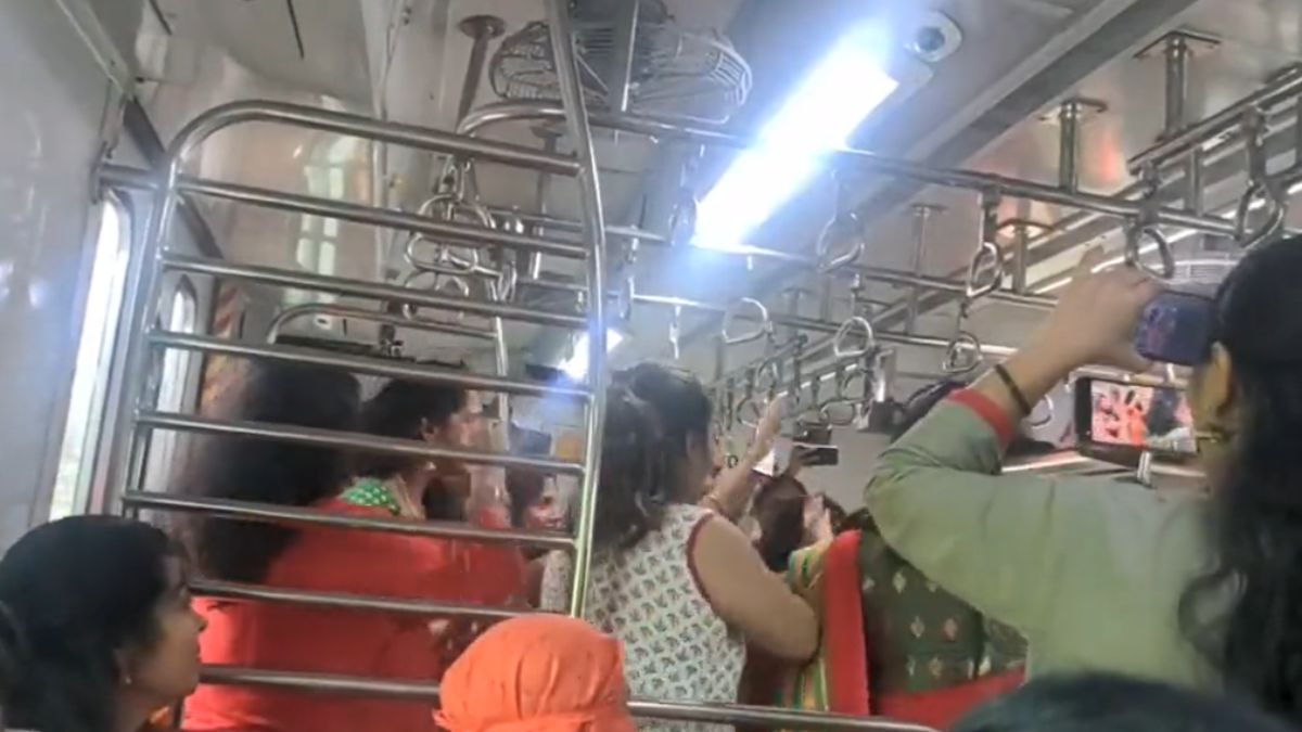 Women Playing Garba In Mumbai Local Trains Is Such A Peak Mumbai Thing To Do. Watch!