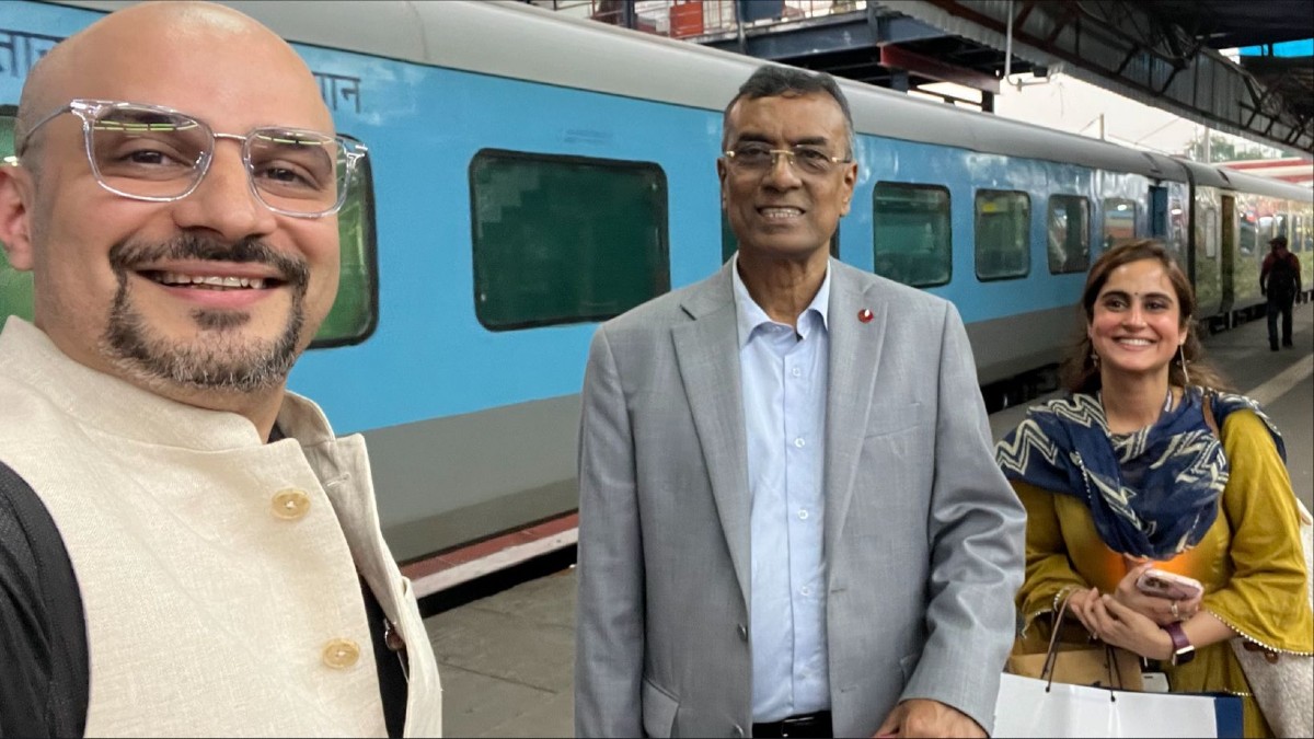 Billionaire Bandhan Bank CEO Chandra Shekhar Ghosh Travels By Train Over Flight; Hailed For Humility