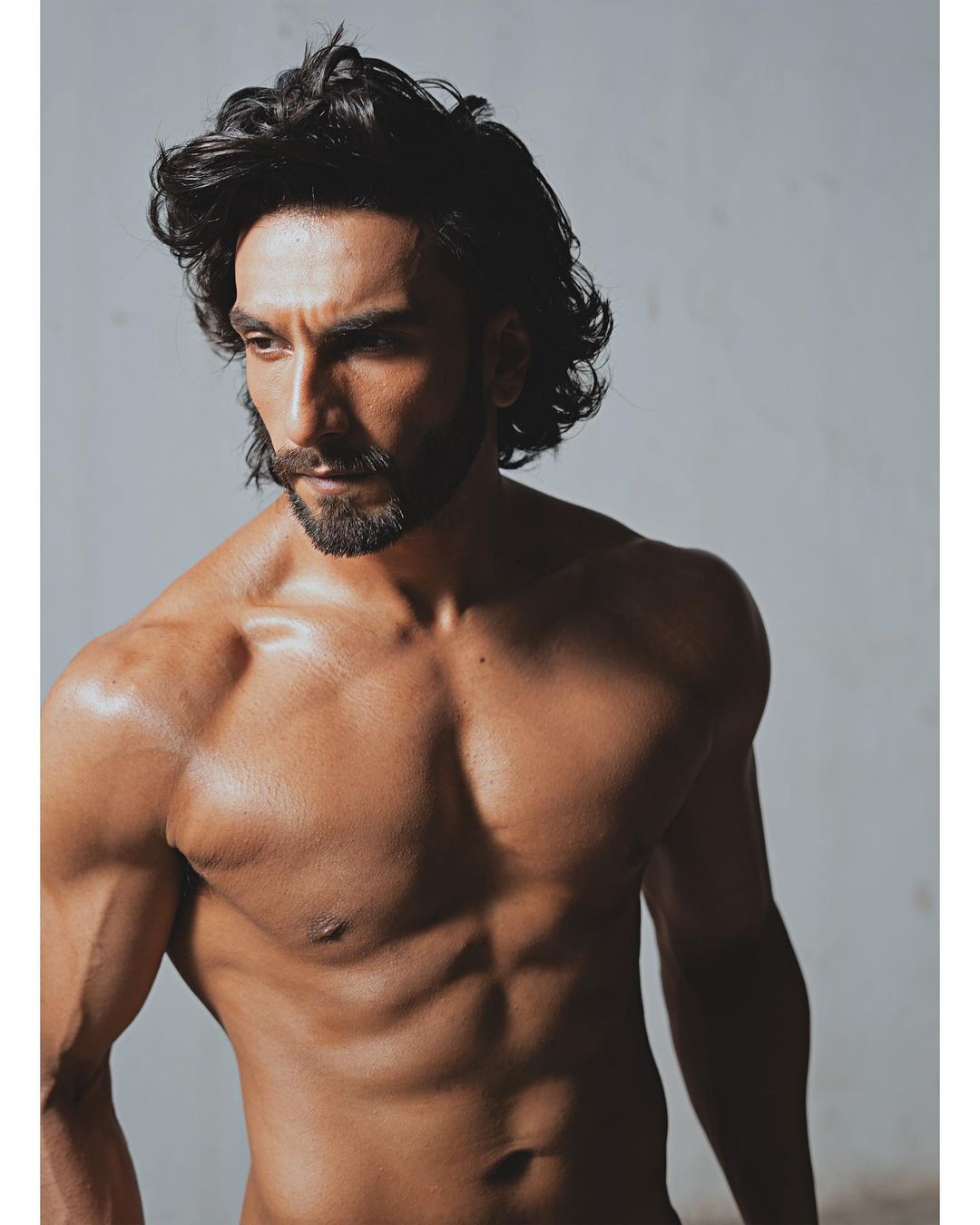 Steal Worthy Fitness Secrets Behind Ranveer Singh s Six Pack Abs steal-worthy-fitness-secrets-behind-ranveer-singh-s-six-pack-abs