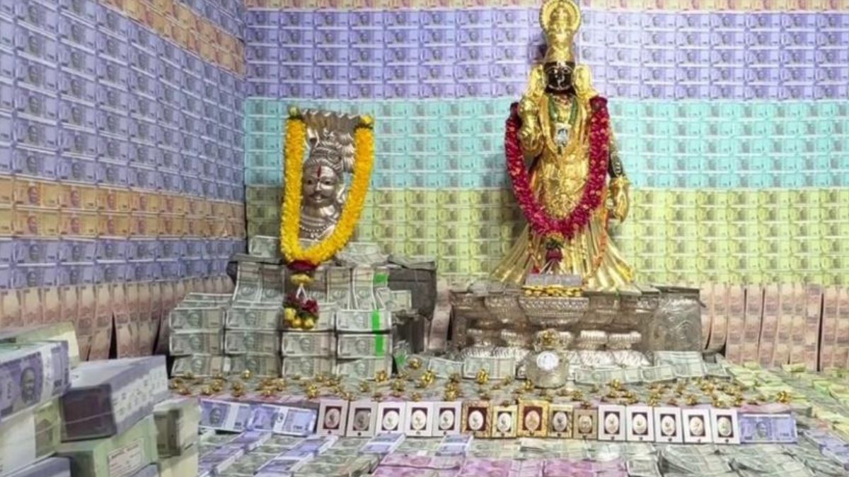 135-YO Vishakhapatnam Temple Adorned With Currency Notes & Jewellery Worth ₹8Cr For Navratri
