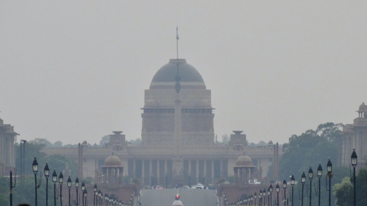 Temperature In Delhi-NCR Drops Below 2°C. Delhites, How Many Layers Are You Putting On?