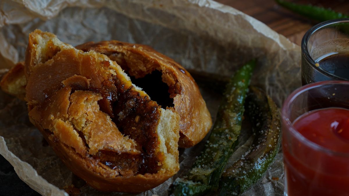 Try This Unique Chhangani Kachori In Kolkata That Costs Just ₹40