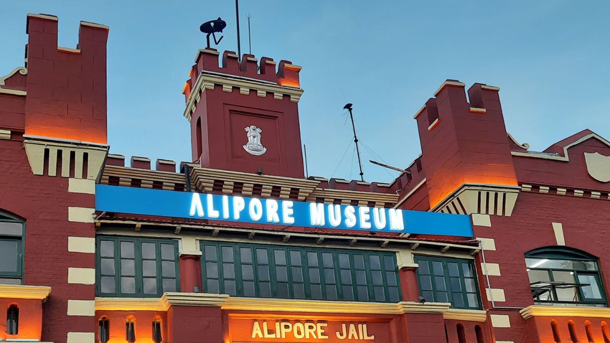 Kolkata’s Century-Old Alipore Jail Is Now A Museum. It Has A Food Court, Souvenir Shop, And More