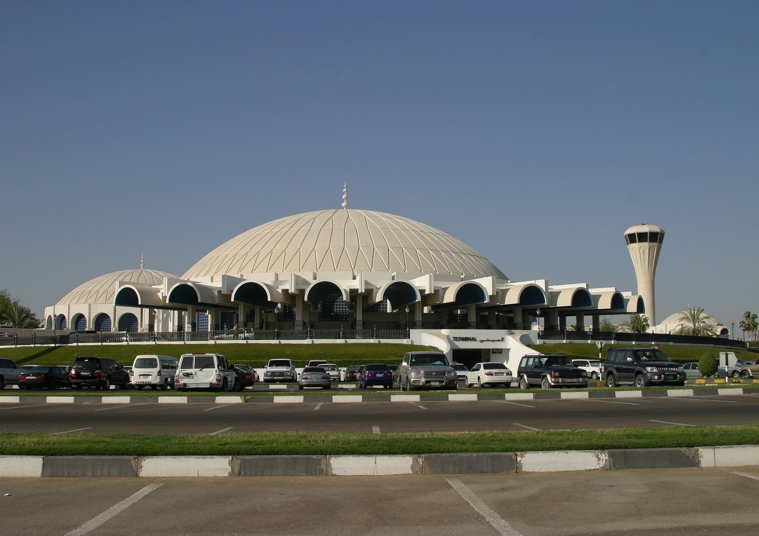 Travellers, You Can Pre-Book & Park Your Cars For Upto 30 Days At Sharjah Airport