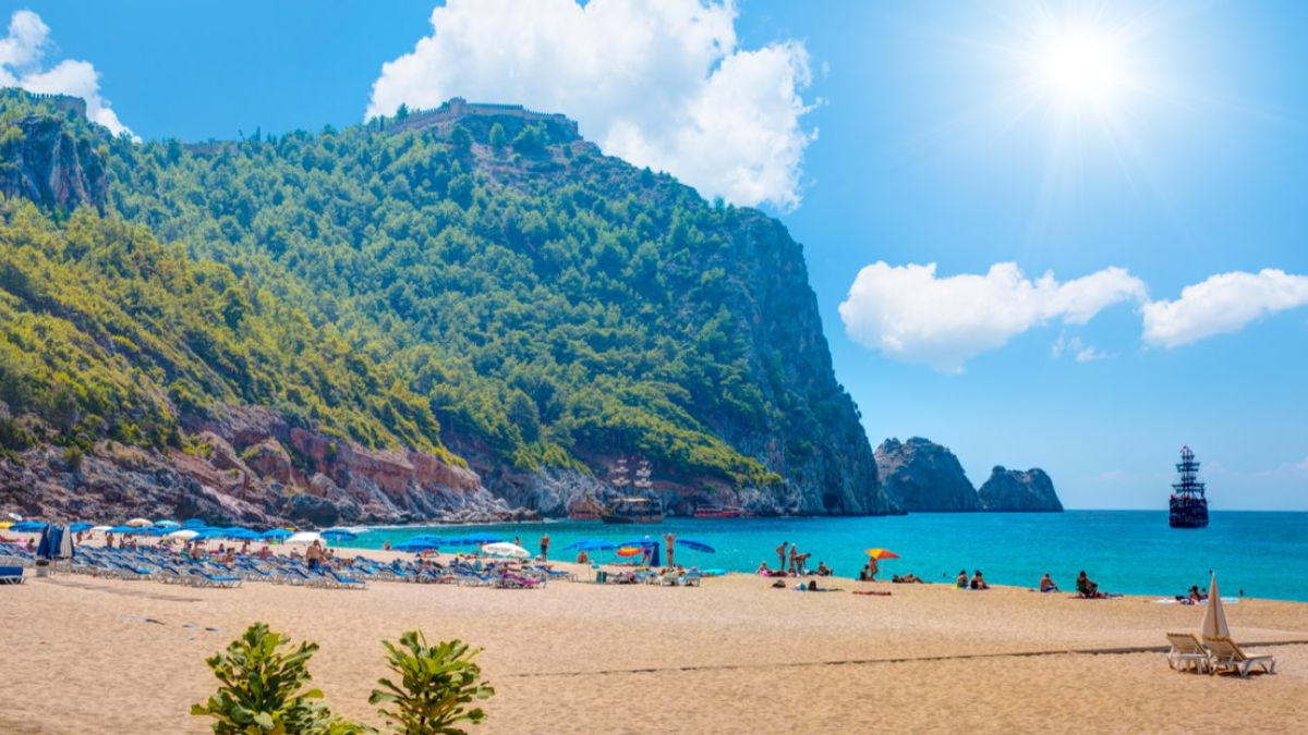 Things To Do At The “Blue Flag” Kleopatra Beach In Alanya, Turkey