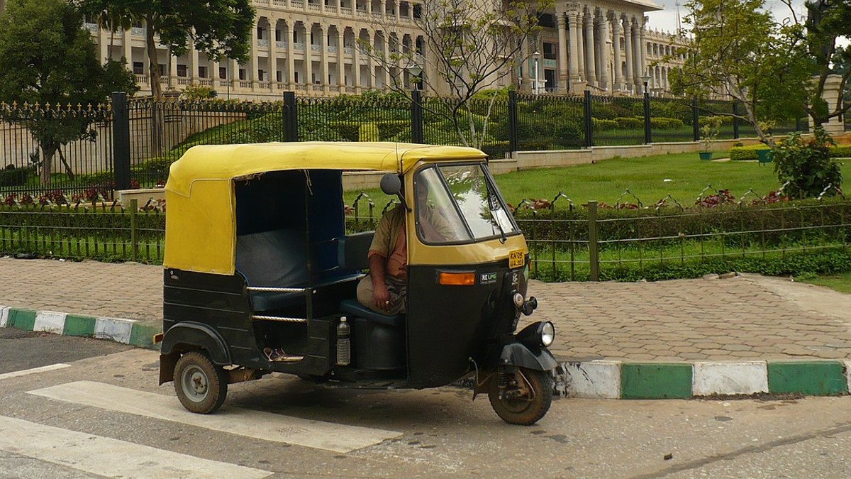 Umm, Ban Or No Ban? Cuz Ola, Uber And Rapido Autos Are Still Plying In Karnataka