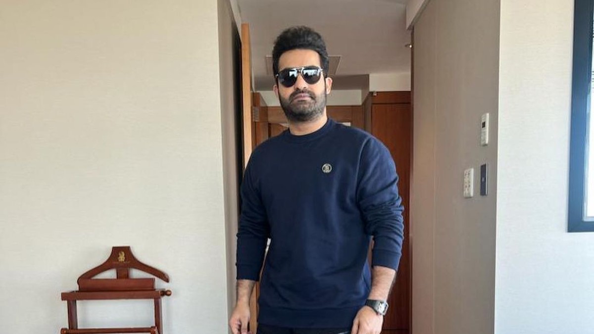 RRR Star Jr NTR Wins Hearts With His Humility, Carries Own Luggage At The Airport!