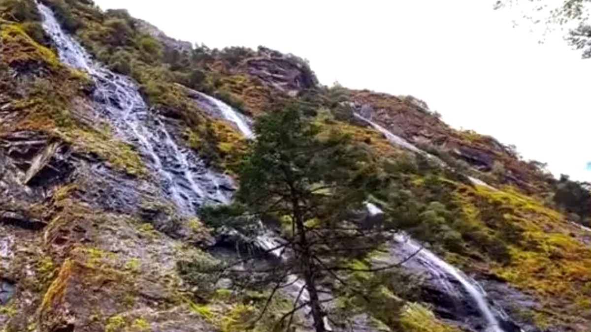 Yameng Waterfall