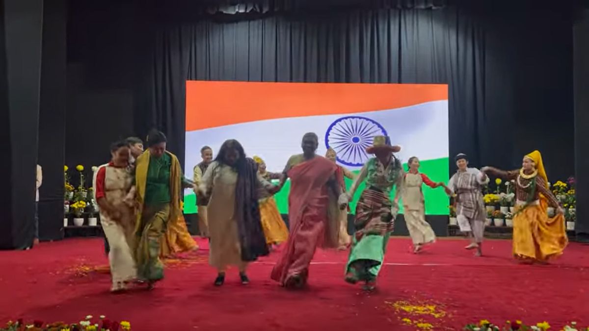 President Droupadi Murmu Dances With Local Dance Troupe In Sikkim’s Gangtok; Video Surfaces
