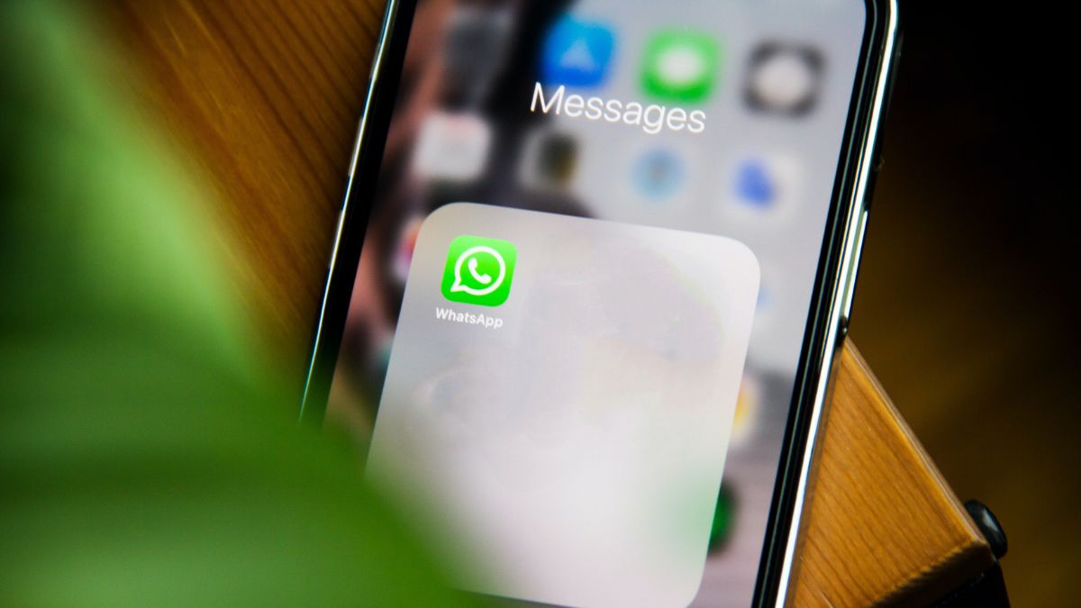 Bengalureans Can Now Use WhatsApp To Buy Train Tickets & Recharge Metro Passes
