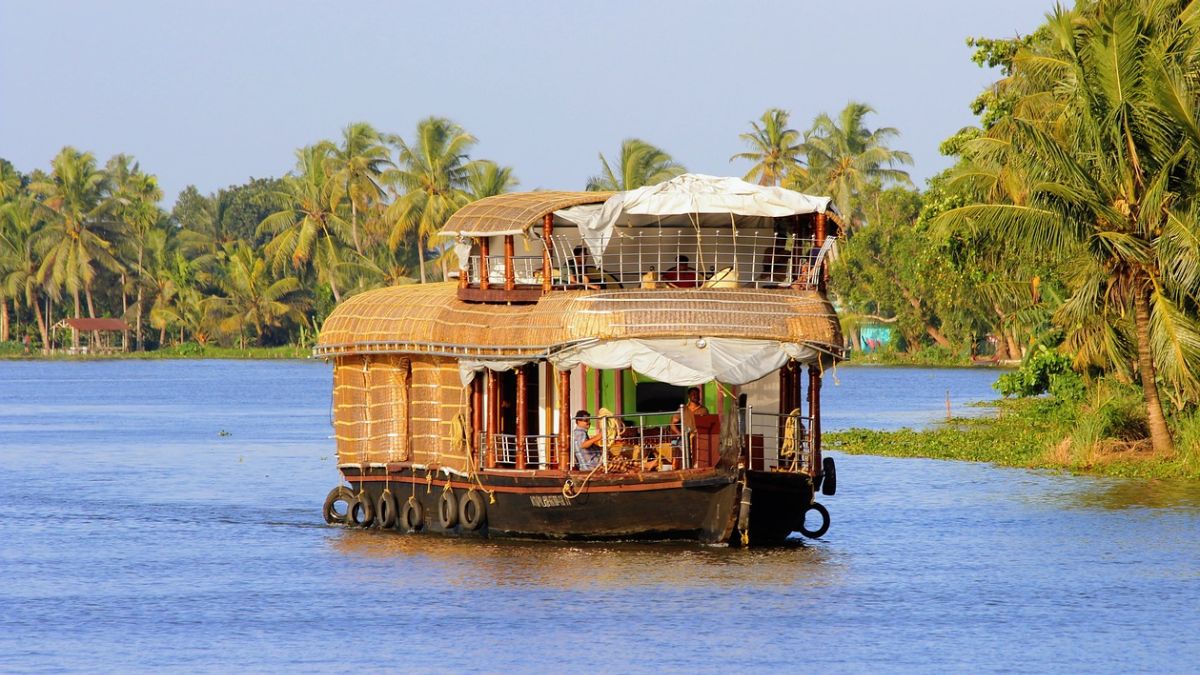 Starting Just ₹25,200 IRCTC Has A Unique Kerala River Cruise Package On A Traditional Houseboat