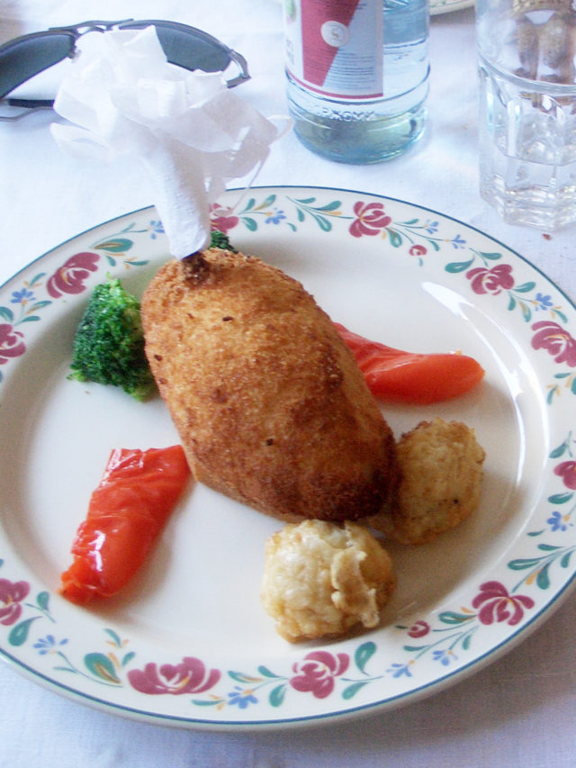 Chicken_Kiev_in_Kiev_(cropped)