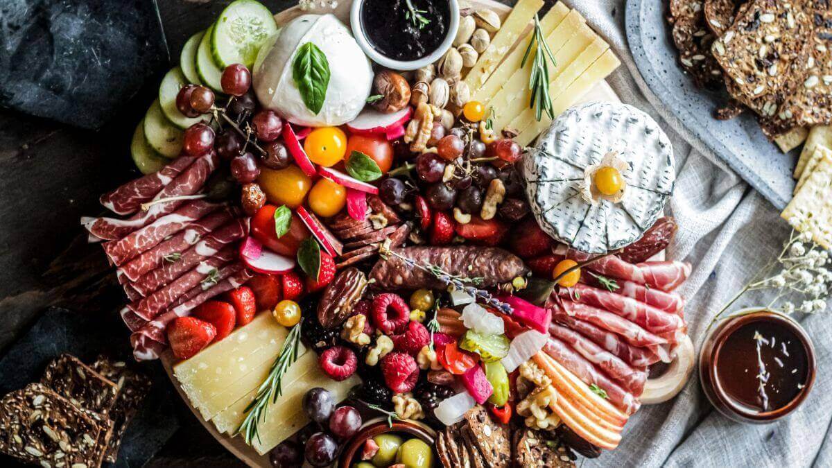 Thanksgiving: What Is A Turkey Charcuterie Board And How To Make It?