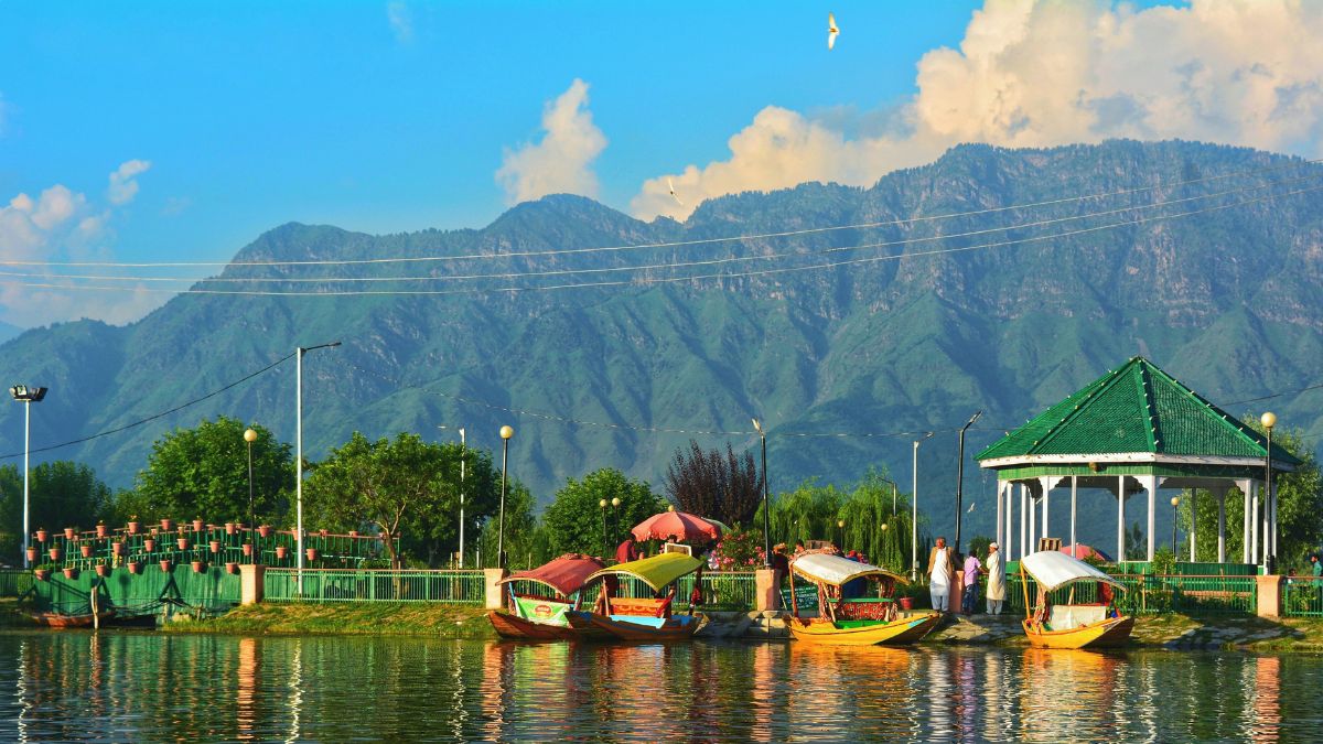 Chalo Kashmir! Take A Shikara Ride, Eat Delicious Food At This Houseboat Festival In Dal Lake