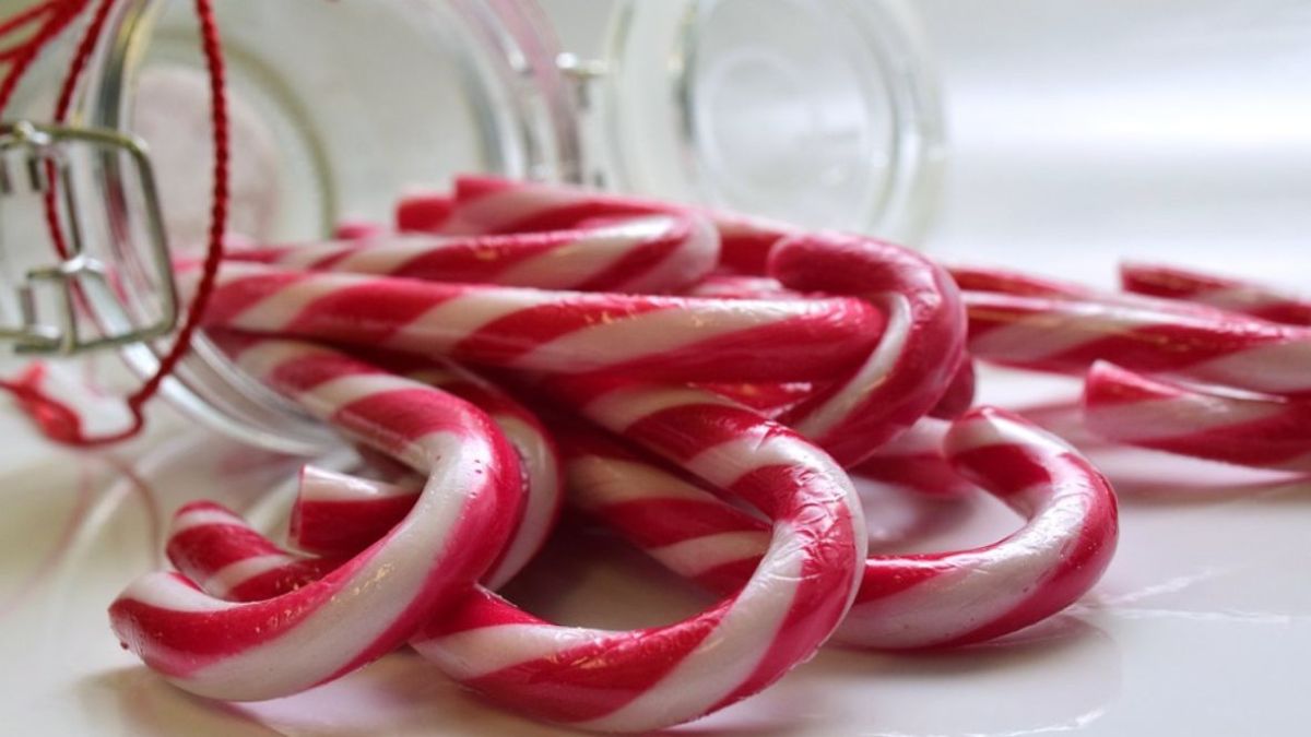 Here’s How To Make Delish Candy Canes At Home For Christmas
