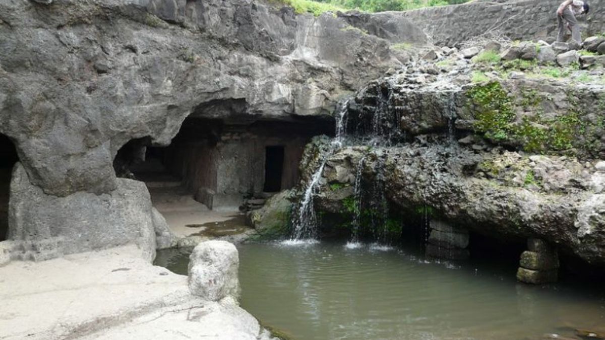 5 Ancient Caves In Madhya Pradesh That Can Take Your Breath Away